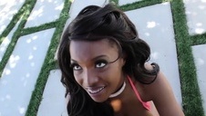 fajna laska zakręciła swoim sporym zadkiem