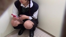 zarośnięty dziadziuś z młodą niunią