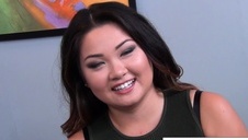 cycata bierze całego kutaska do dzioba