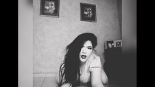 laura i jej wielki biust lubi dobrą masturbację