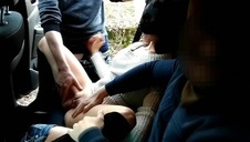 tańczy i masturbuje się analnie przed kamerką