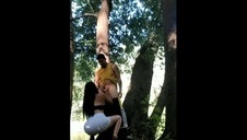 czarnowłosa azjatka słodko liże sterczącą pałeczkę