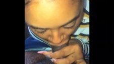 stara babcia liże swój biust