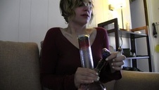 azjatka w bieli ma włochatą niunię