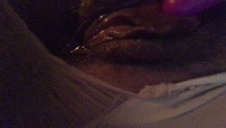 ruda piczka na dużym łóżku