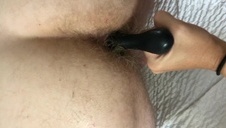 anal z chudą laską na białej kanapie