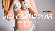 anal z erotyczną laseczką na łóżku