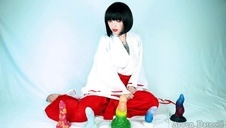 dwie słodkie siostry trzepią penisa dłońmi