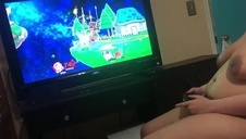 z dojrzałą babką na trawniku