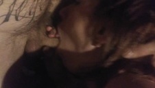 wkłada sobie masażer w cipkę i lubi jak on wibruje