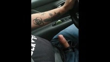 posuwa rudą suczkę na kanapie