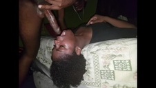 chłopak wylizał jej słodką brzoskwinkę