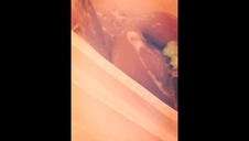 piękna mamuśka chce go przytulić do swoich wielkich cycuszków