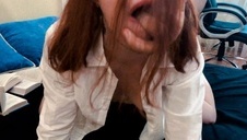 cycata azjatka z penisem w ustach