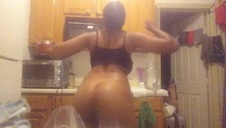 dobrze złapał ją za dupcię