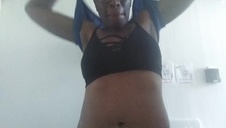 policjant rucha wypinającą się suczkę