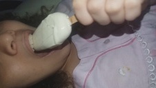 ruda na kutasie łysego kolesia