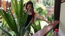 fantastyczna mamuśka z wielkimi cycami rżnie się i połyka spermę