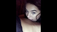 fajna brunetka opływa w spermie