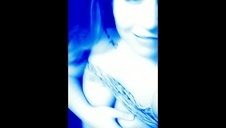 młoda laska kupiła dwa wielkie wibratory