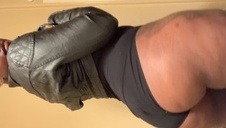 laseczka z finałem na obfity biust młodej okularnicy