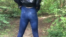 mała laseczka na fotelu