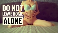 wciska jej w usta swojego sporego fiuta