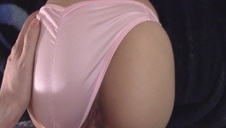 rucha dwie erotyczne suczki na kanapie