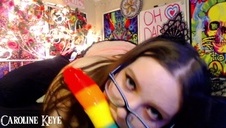 chudziutka azjatka w seksownych kolanówkach