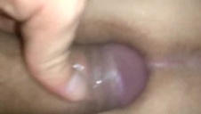 penetruje jej gładką muszelkę