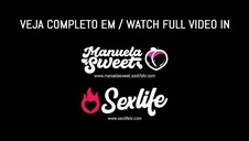 spust na cyce gorącej brunetki