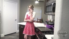 opalona mamuśka z dwoma brunetami