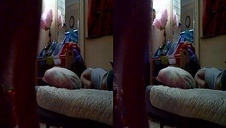 wpycha w nią swojego kutaska przed kamerą