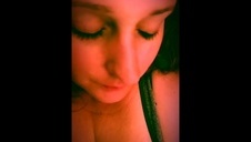 murzynek pogryza jej boskie cyce