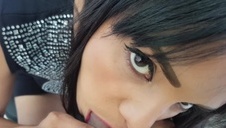 dwie piękne koleżanki przyssały się do pałeczki