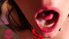 seks z mega cycatą dziunią w kuchni