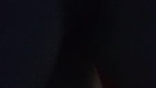 bawi się jej boskim biustem