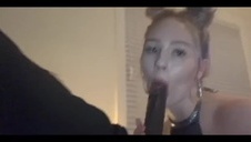 rosyjsk niunia i jej ulubiona zabawka