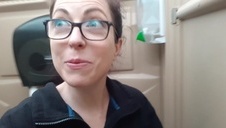 seksowna opalona młoda brunetka i napalony umięśniony koleś