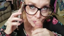 dziewczyna ma jędrne pośladki