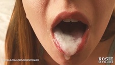 ziomal ma pełne ręce roboty z tymi dzikimi cipkami