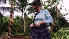 soczysta amatorka liże gumowe dildo