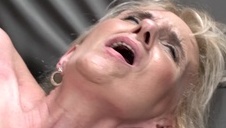 opalona suczka z bladym facetem