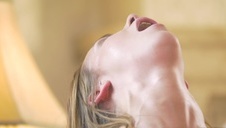 konkretna panna pupcia i jej włochata picza