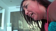 naturalna dama ugniata swe piersi podczas dupczenia