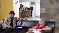 super suczka robi loda z połykiem