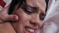 dwie młode piękności ciągną pałkę