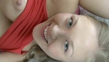 piękna twarz piękne piersi latynoskiej gwiazdy