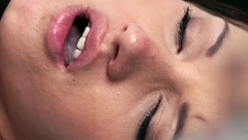 blady chłop rżnie dośiwadczoną polkę