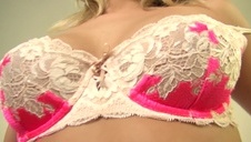 mąż sąsiadki przyszedł do niej z wizytą i wyruchał wspaniale jej cipkę w basenie